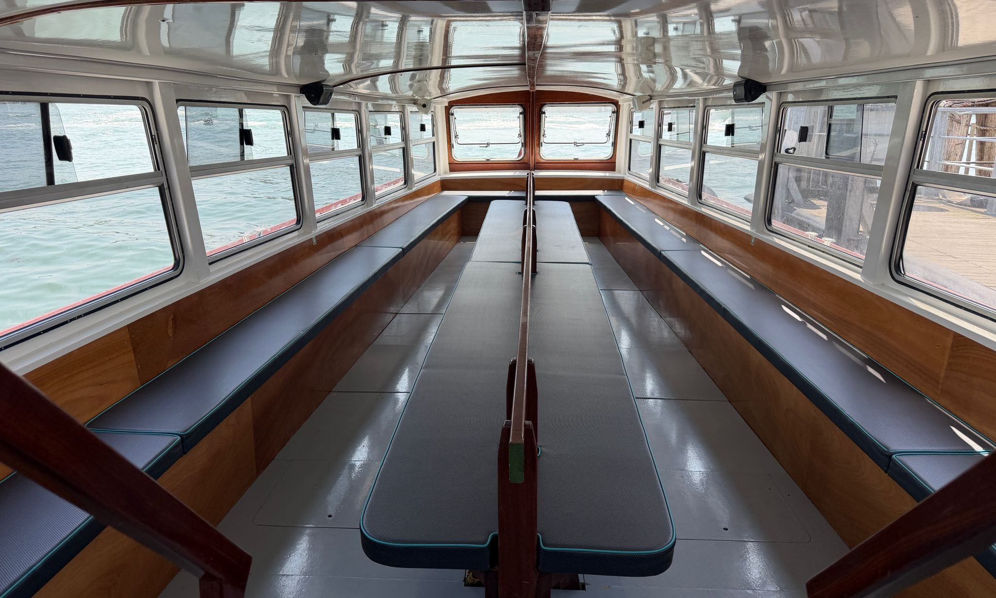 oriente-interno-venice-boat-1